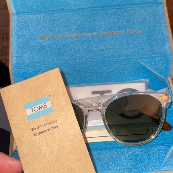Brand New in box TOMS Bellini Sunglasses in Vintage Crystal-Green Grey - Picture 10 of 10